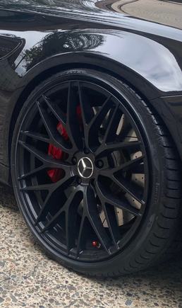 The addition of 20" Zito ZF01 wheels... ooh yea.
