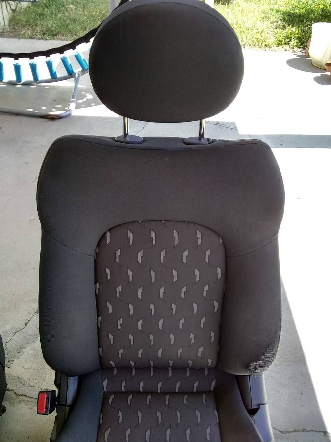 Interior/Upholstery - 2 Front Seats for 2002 to 2005 Mercedes C230 Sport Coupe - Used - 2002 to 2005 Mercedes-Benz C230 - Porter Ranch, CA 91326, United States