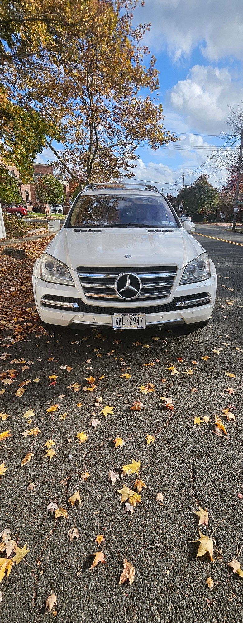 2011 Mercedes-Benz GL550 - 2011 GL550 $7500 OBO - Used - VIN 4JGBF8GE5BA658297 - 114,000 Miles - 8 cyl - AWD - SUV - White - Staten Island, NY 10309, United States