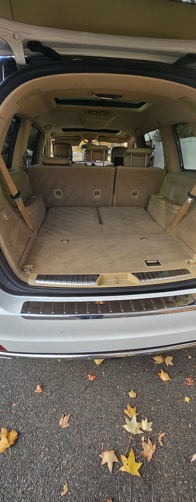 2011 Mercedes-Benz GL550 - 2011 GL550 $7500 OBO - Used - VIN 4JGBF8GE5BA658297 - 114,000 Miles - 8 cyl - AWD - SUV - White - Staten Island, NY 10309, United States