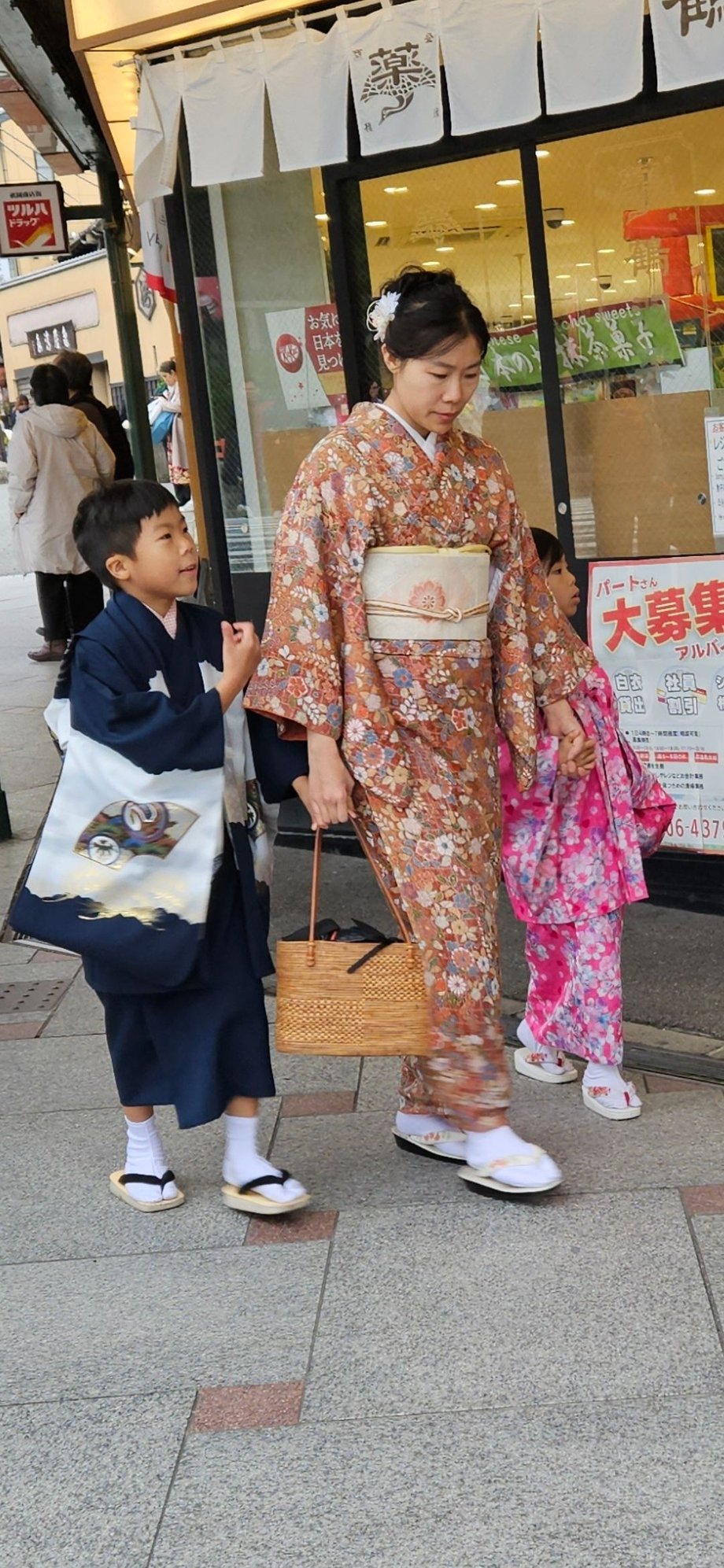 sidetracked by street scenes