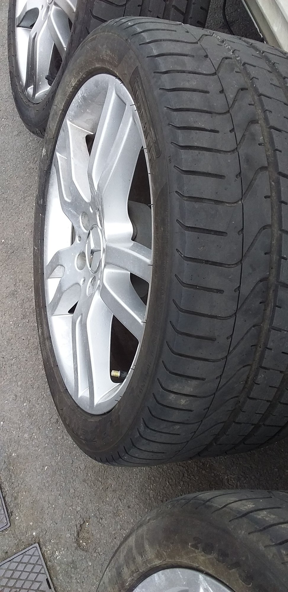 Wheels and Tires/Axles - Mercedes sl r230 genuine alloy wheels - Used - All Years Mercedes-Benz All Models - Leicester LE4 9G, United Kingdom