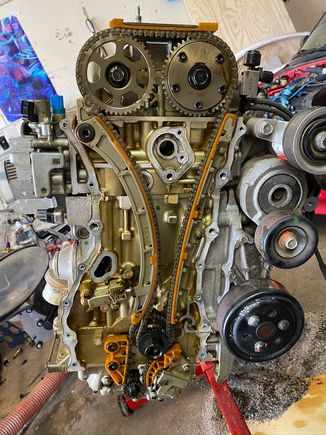 Tearing down my K24Z3. I took lots of pictures of the timing chain.  I don't want to get that wrong, again :P