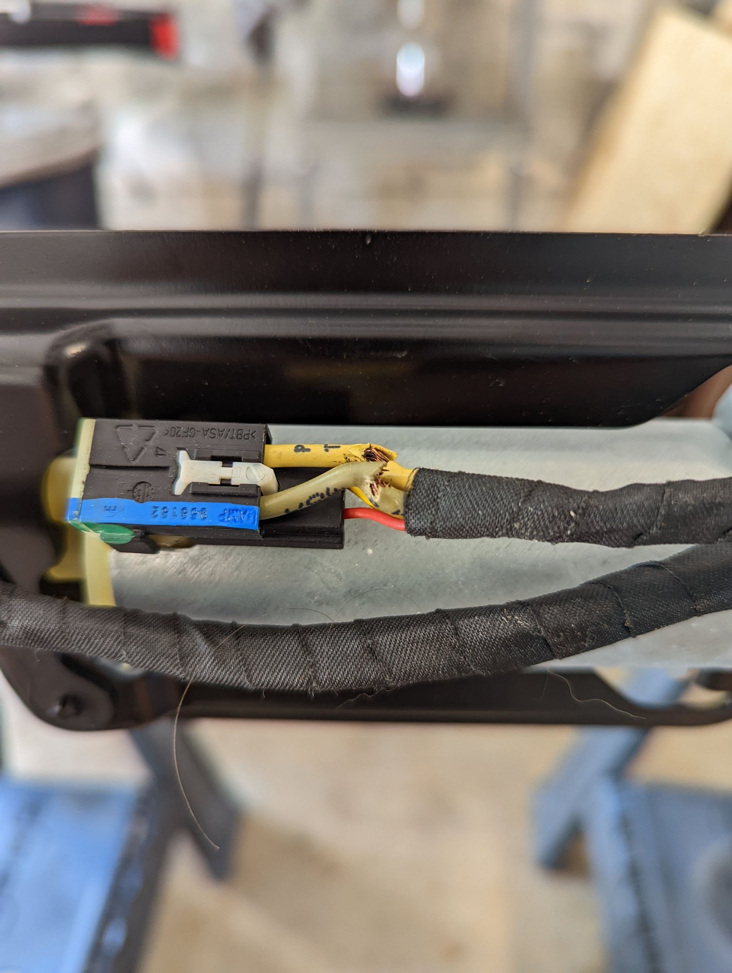 Parcel shelf repair MyG37