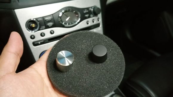 The difference between oem and carsmo knob