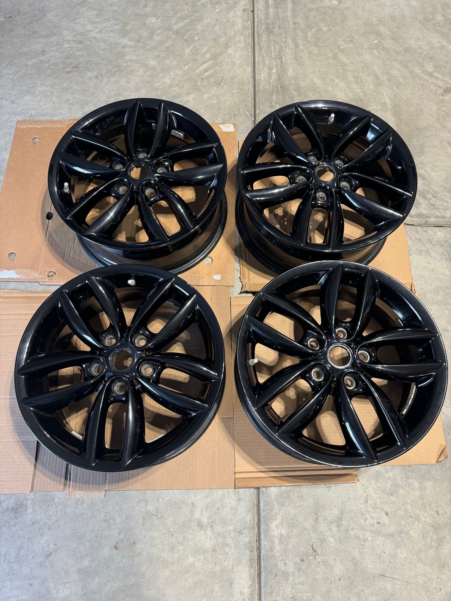 Wheels and Tires/Axles - R124 Double Spoke Wheels Black - Used - 2011 to 2016 Mini Countryman - Savannah, GA 31406, United States