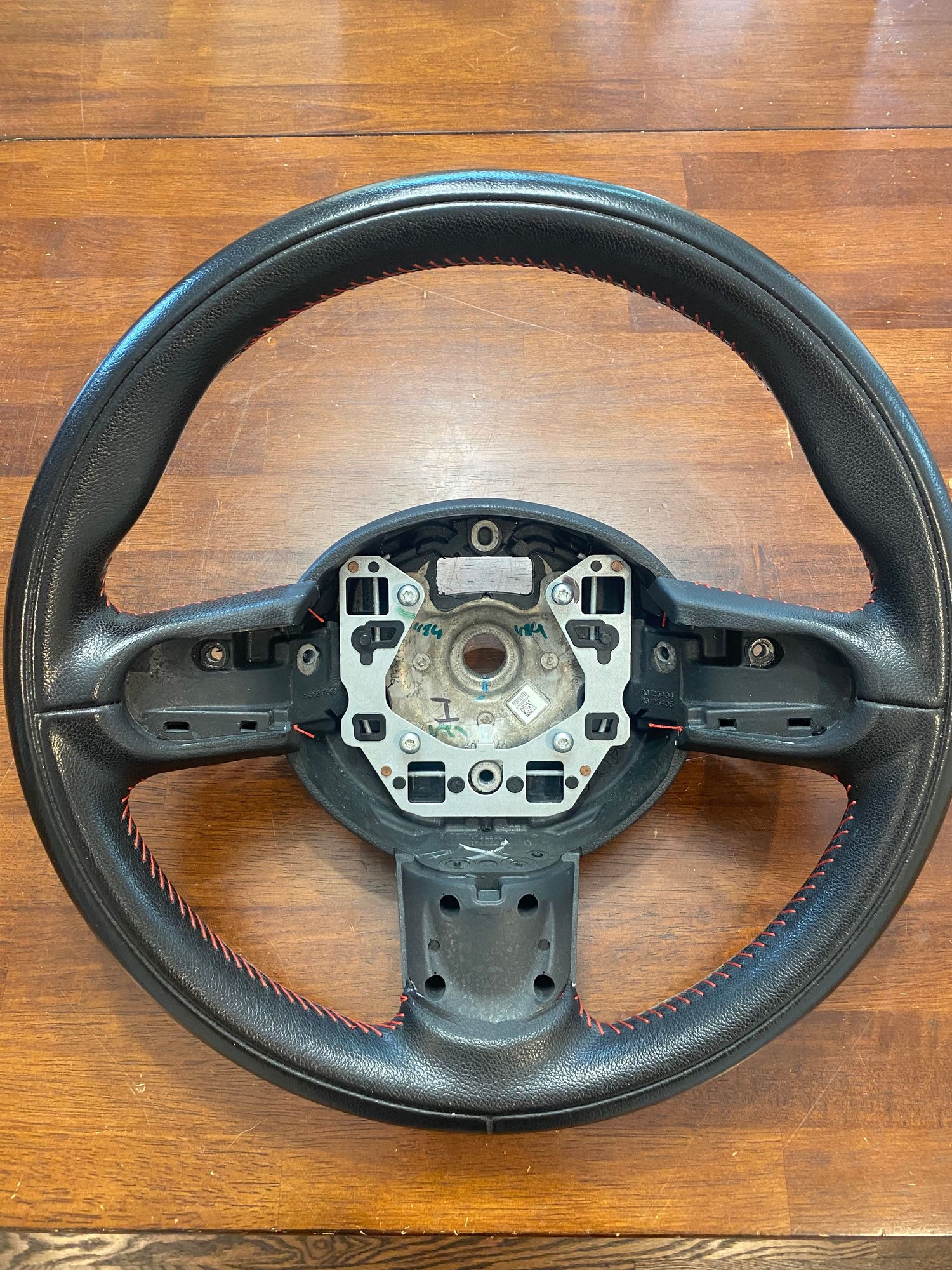 Steering/Suspension - R56 steering wheel - Used - 2007 to 2013 Mini R56: "Mk II" Mini Hatch/Hardtop range - Pelham, NY 10803, United States