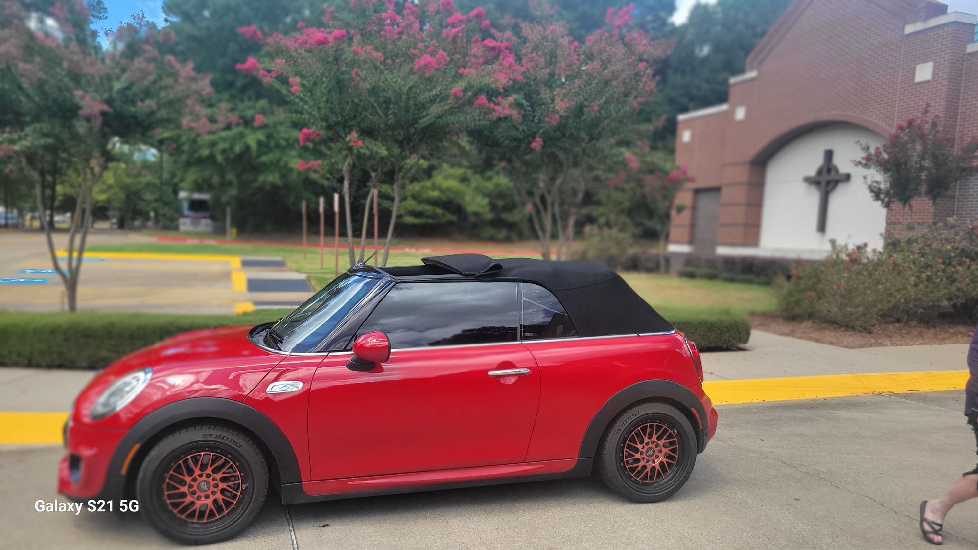 2016 Mini Cooper - 2016 MINI Convertible - Used - VIN WMWWG9C50G3A92057 - 90,000 Miles - 4 cyl - 2WD - Manual - Convertible - Red - Texrkana, AR 71854, United States