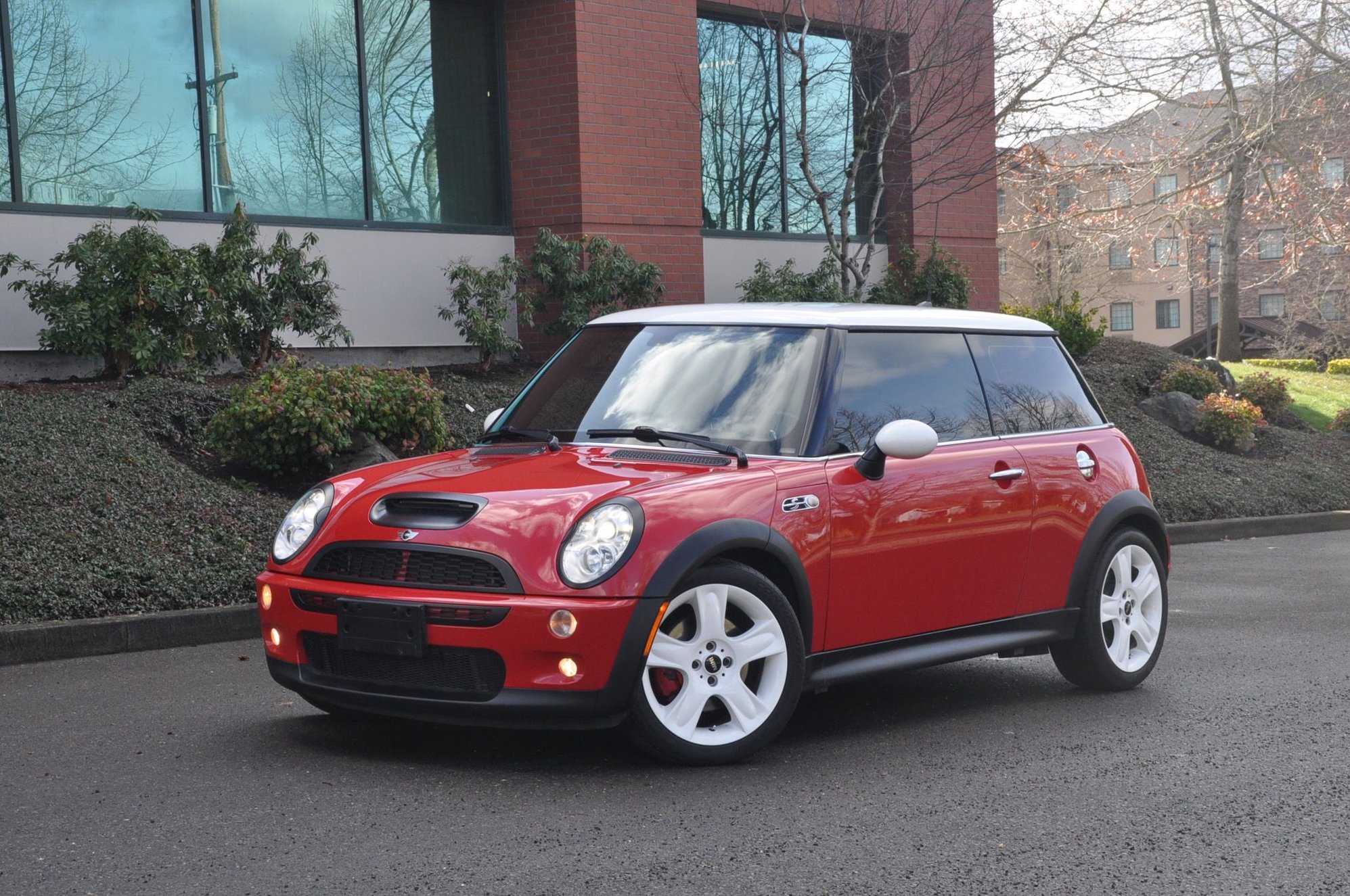 2006 Mini R53: "Mk I" Mini Cooper S - No reserve on bring a trailer - 2006 mini john cooper works hatchback - Used - VIN WMWRE33556TN26730 - 99,000 Miles - 4 cyl - 2WD - Manual - Hatchback - Red - Hillsboro, OR 97124, United States