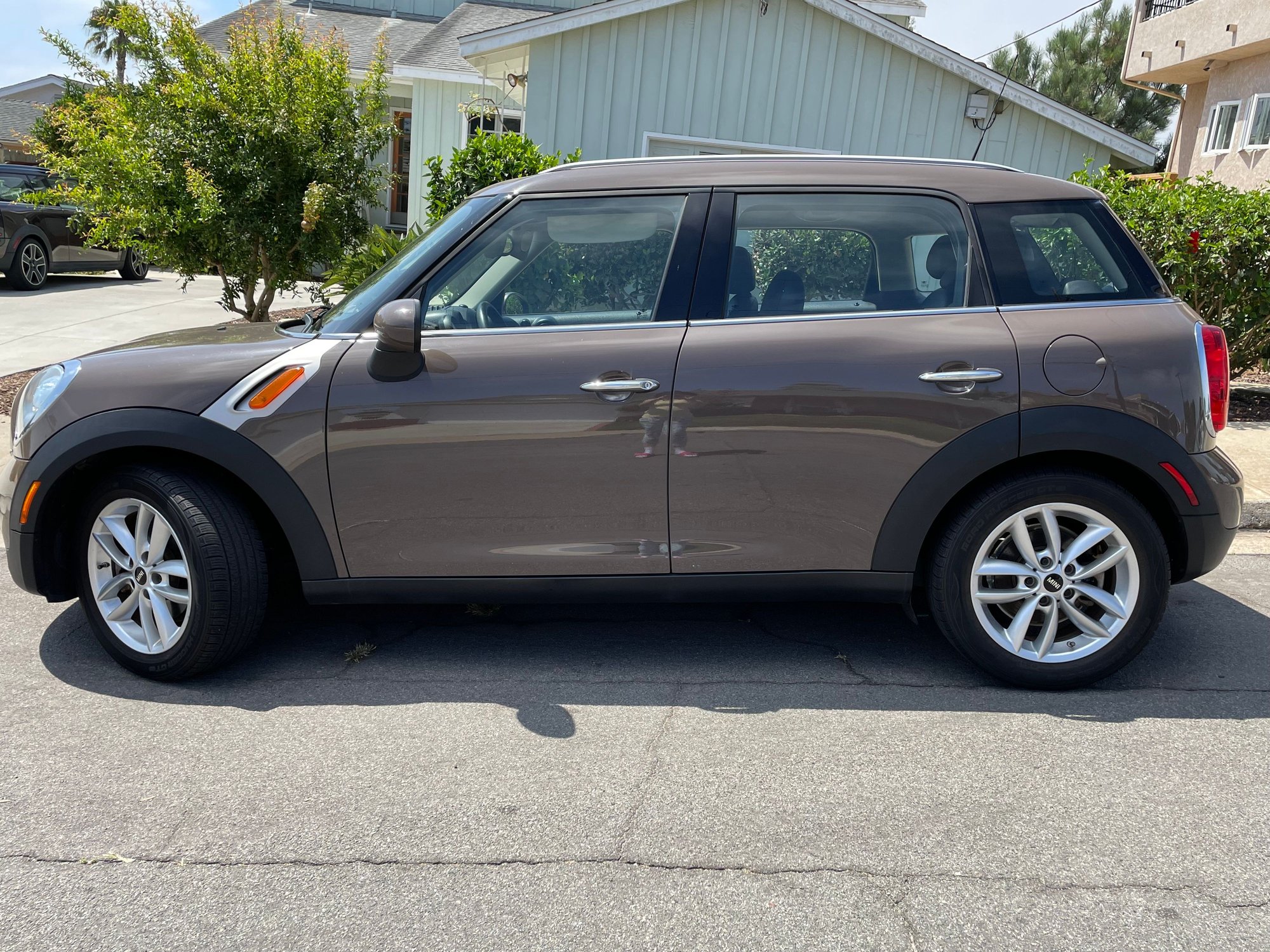 2014 Mini R60: Countryman - Cocoa Countryman - Fuel Efficient Manual - Used - VIN WMWZB3C56EWM31986 - 80,312 Miles - 4 cyl - 2WD - Manual - Brown - San Diego, CA 92106, United States
