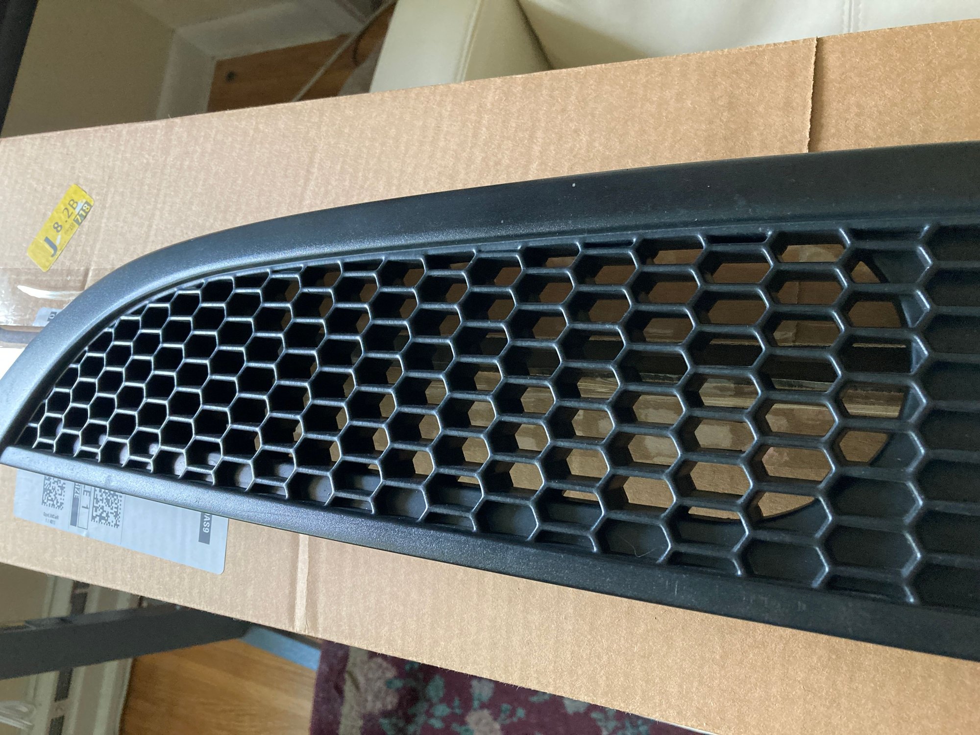 Exterior Body Parts - Genuine Aero Bonnet Grill R50/52/53 - Used - 2002 to 2006 Mini R53: "Mk I" Mini Cooper S - 2005 to 2008 Mini R52: "Mk I" Mini Convertible - 2002 to 2006 Mini R50: "Mk I" Mini One & Cooper - Brockton, MA 02302, United States