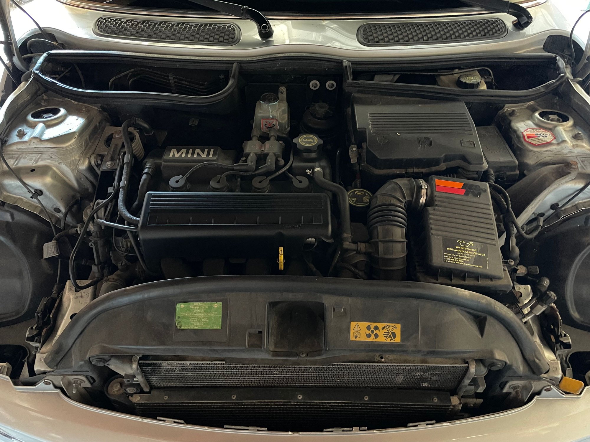 2003 Mini Cooper - 2003 Silver Mini Cooper Base Hardtop - Used - VIN WMWRC33453TC46592 - 4 cyl - 2WD - Manual - Coupe - Silver - Lawndale, CA 90260, United States
