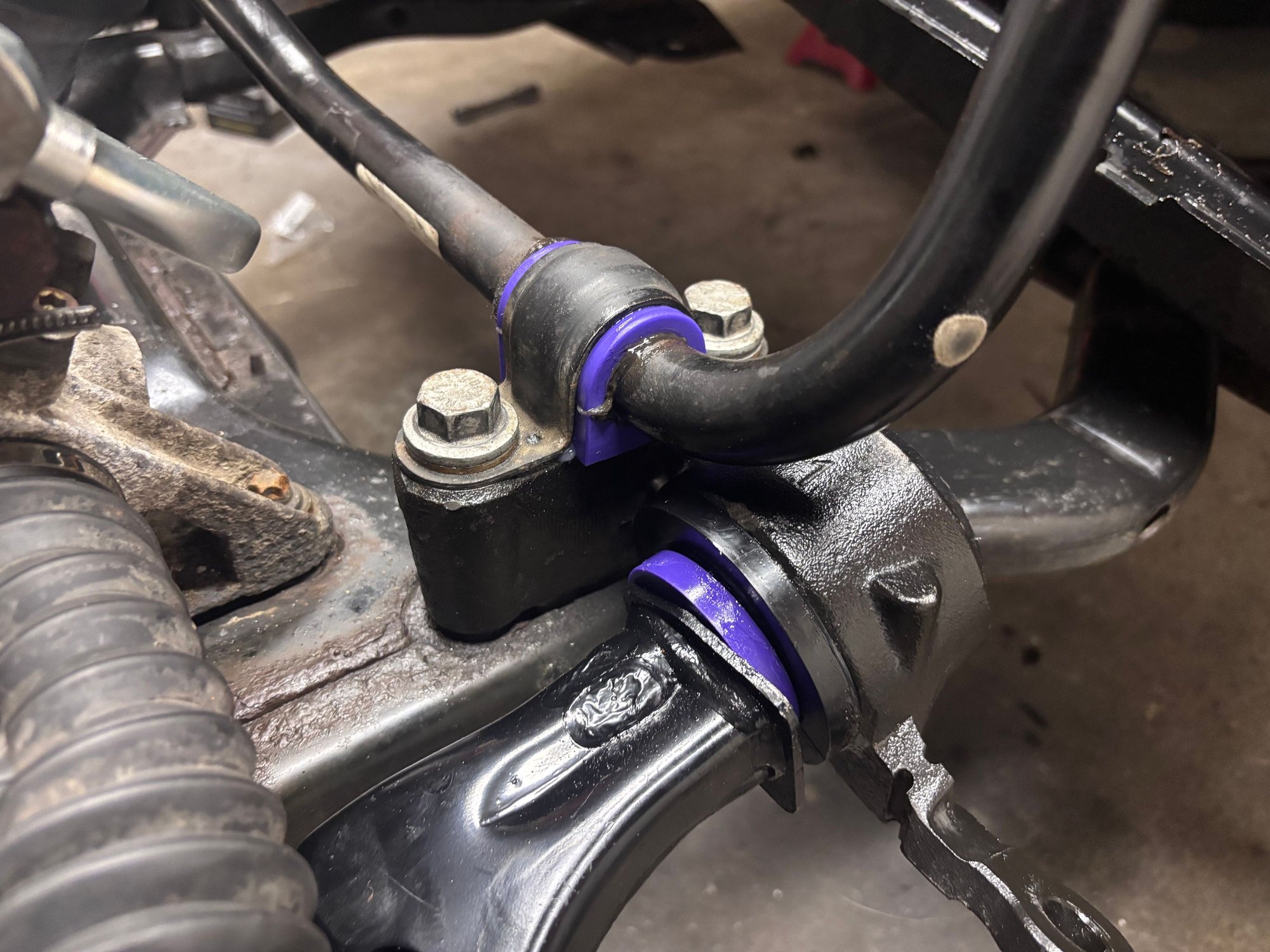 Yippieeee. Sway bar and control arm bushings are in. All greased up and ready to go