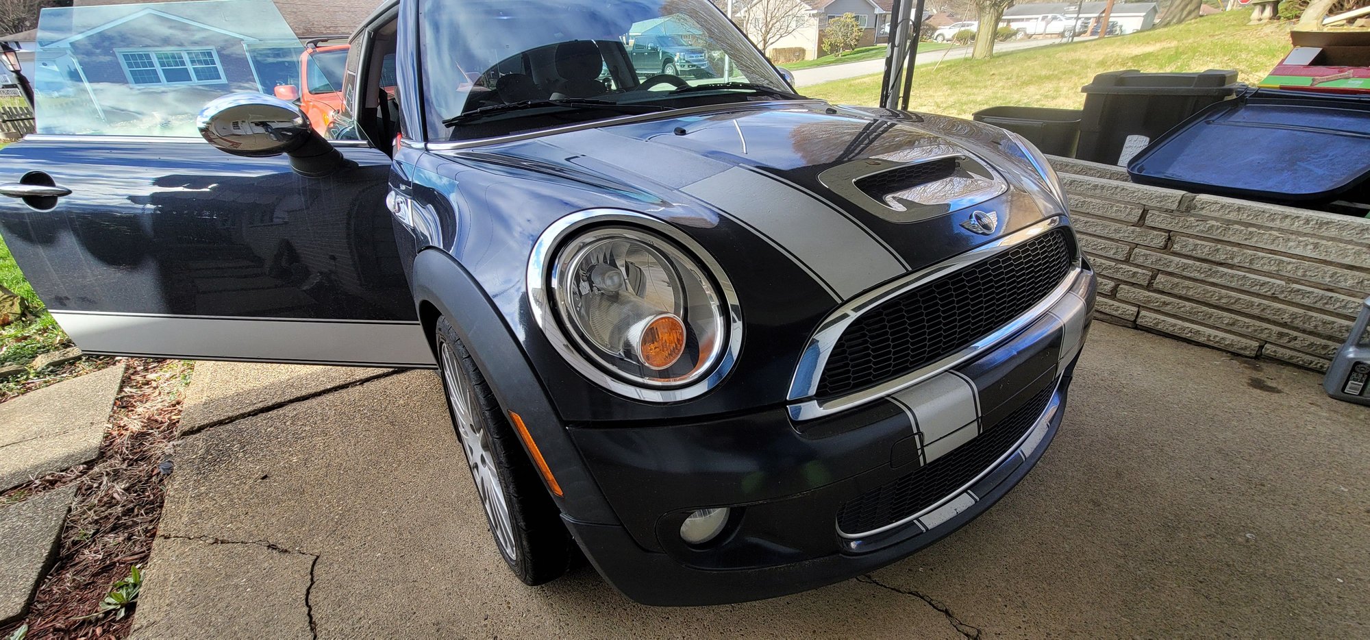 2008 Mini R56: "Mk II" Mini Hatch/Hardtop range - 2008 Mini Cooper S, runs great, but needs work - Used - VIN WMWMF73578TT89663 - 108,900 Miles - 4 cyl - 2WD - Manual - Hatchback - Black - Harrison City, PA 15644, United States
