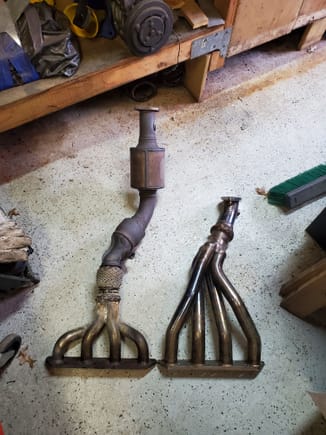 Stock manifold vs header. No idea what brand the header is, but it was still a good junkyard score. Looks like it ends right where the main cat starts on the stock one.