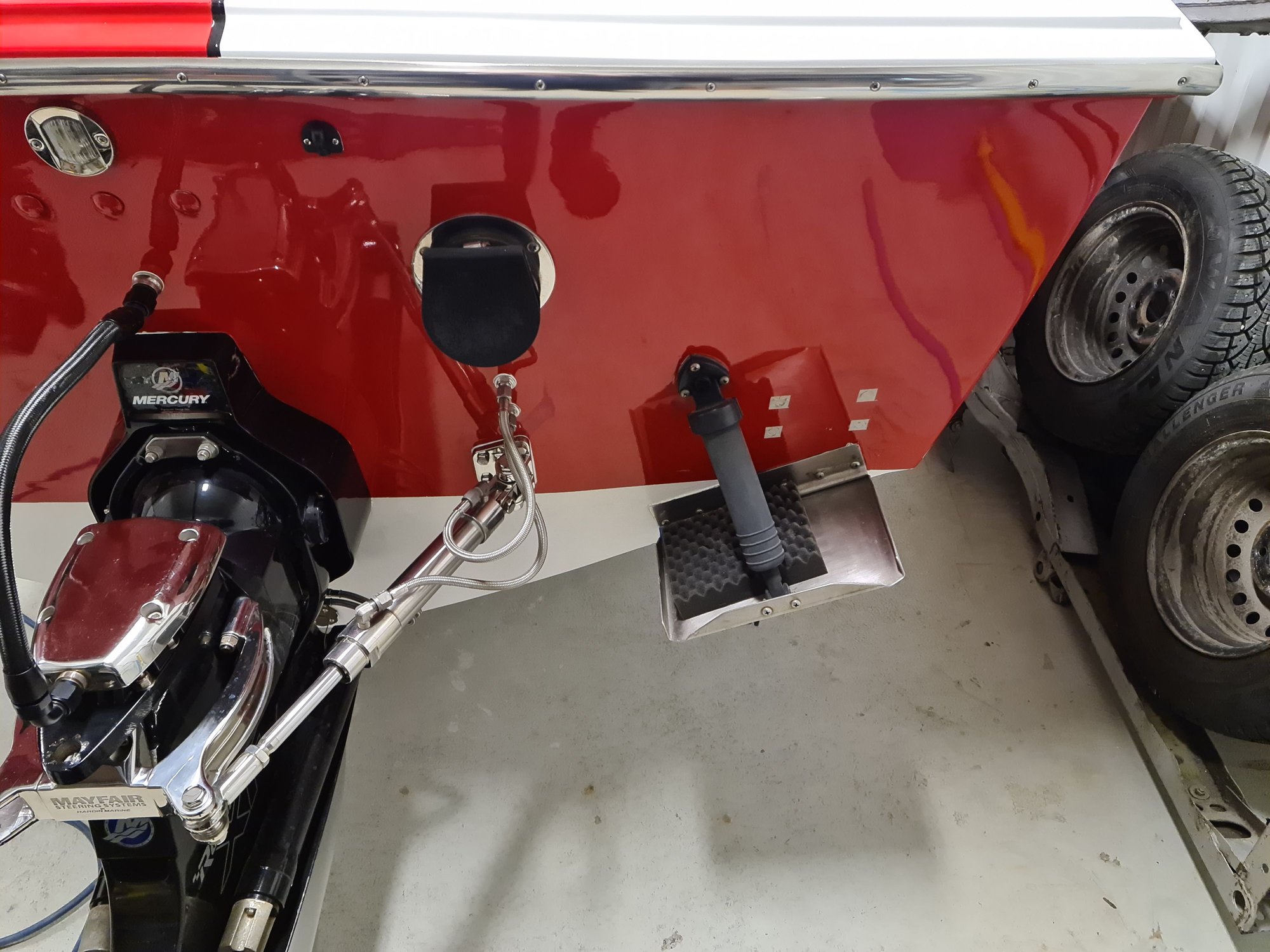 Donzi 21 trim tab placement.