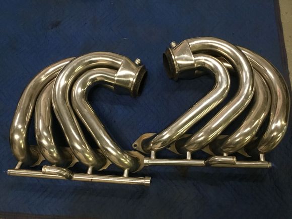525 mercury headers , 525 bolt pattern , one header appears to have been repaired externally and the other needs repair. $1000 for the pair plus the ride. 