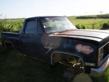 1983 chevy scottsdale swb 4wd 350ci 400 trans 6 inch lift. Drivers side rear axle needs replaced needs carb, back glass radiator, tires and wheels