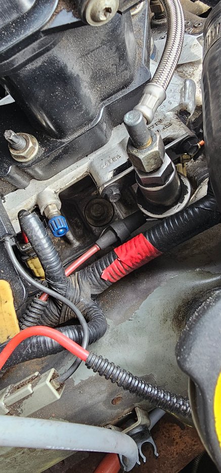 Fuel damper vacuum line