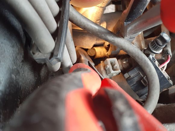 Reinstallation (Note rubber sleeves on pliers)