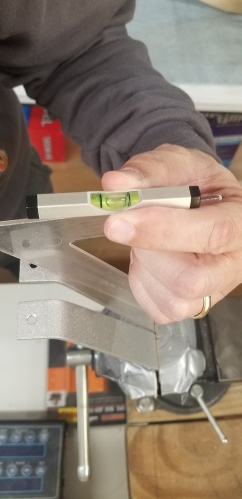 Bending gear widen and lower L/G stance -