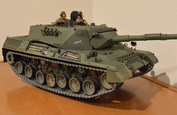 Leo 1 with Kenny Kong metal tracks.