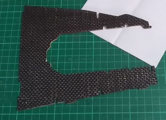 The engine mount has carbon cloth all over on its stbd side