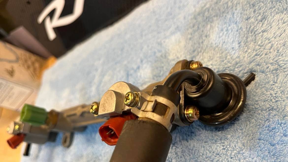 Engine - Intake/Fuel - Super low mile FD Fuel injector & rail assembly with 550cc & 850cc injectors complete - Used - 0  All Models - Morristown, NJ 07960, United States
