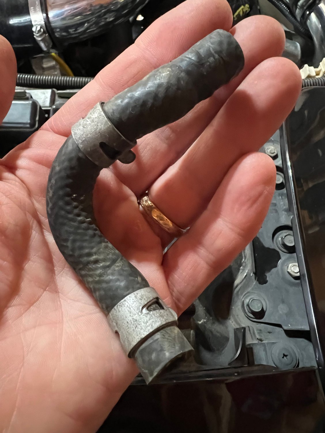 This hose would reach to the port where I have the turbo line�