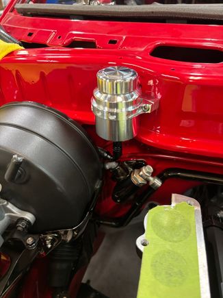 I replaced the factory master cylinder with a new 929 master. I did not use the original fluid reservoir with a clutch fluid feed so I’ve installed a willwood  reservoir 