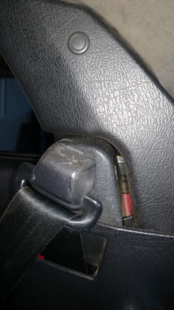 Upper seat belt mount cover