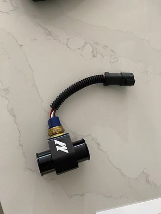 Mishomoto adapter with SPAL temperature controller.