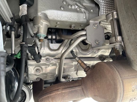 Plugs are behind the top heat shield