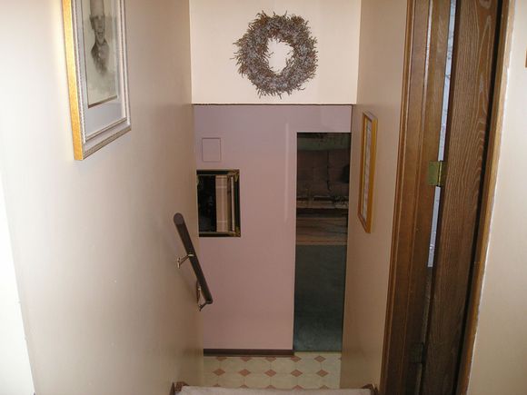 upstairs hall.JPG