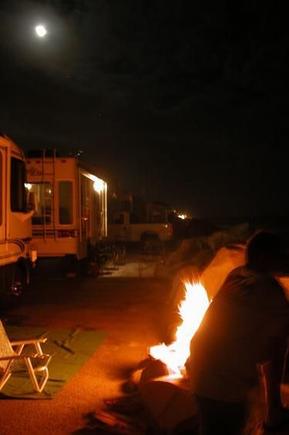 040925 AK fire night Rincon.JPG