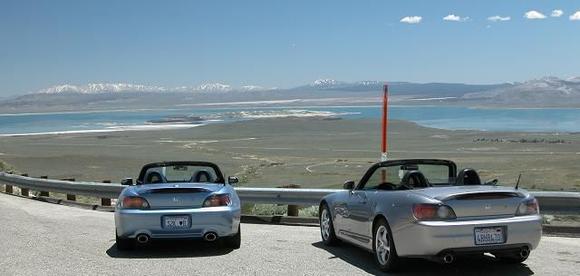 050613 Mono Lake and cars.JPG