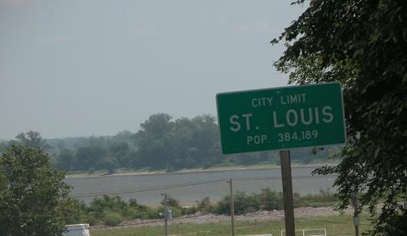 050718 MO, St Louis sign 505PM.JPG