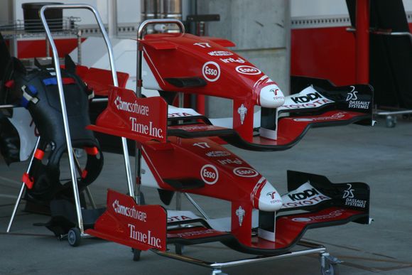 Formula One Pit Walk 027.jpg