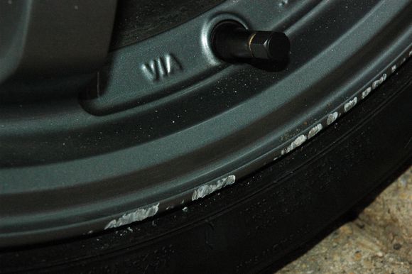 Wheel damage 009.JPG
