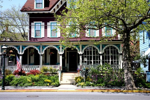 IMG_2987 brown house.jpg