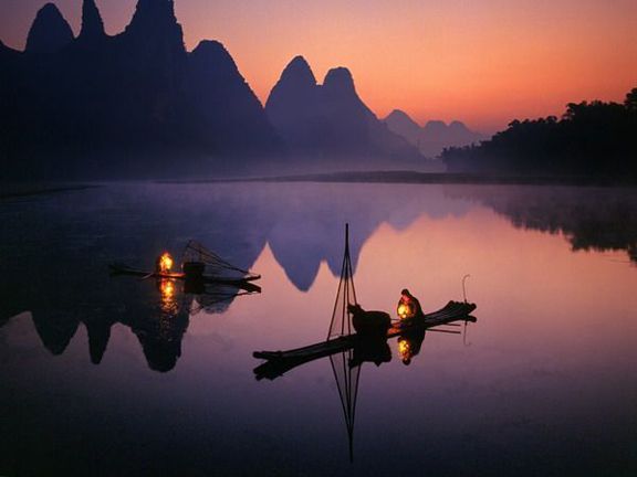 b li river boat with lantern at sunset.jpg