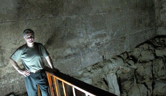 641 Larry in the burial chamber.JPG