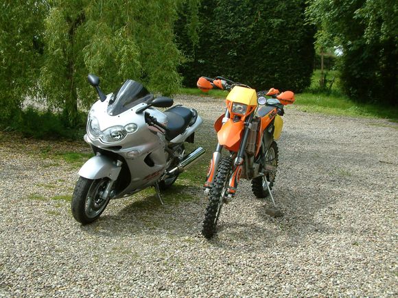 ZZR and the KTM 26 May 2003 017.jpg