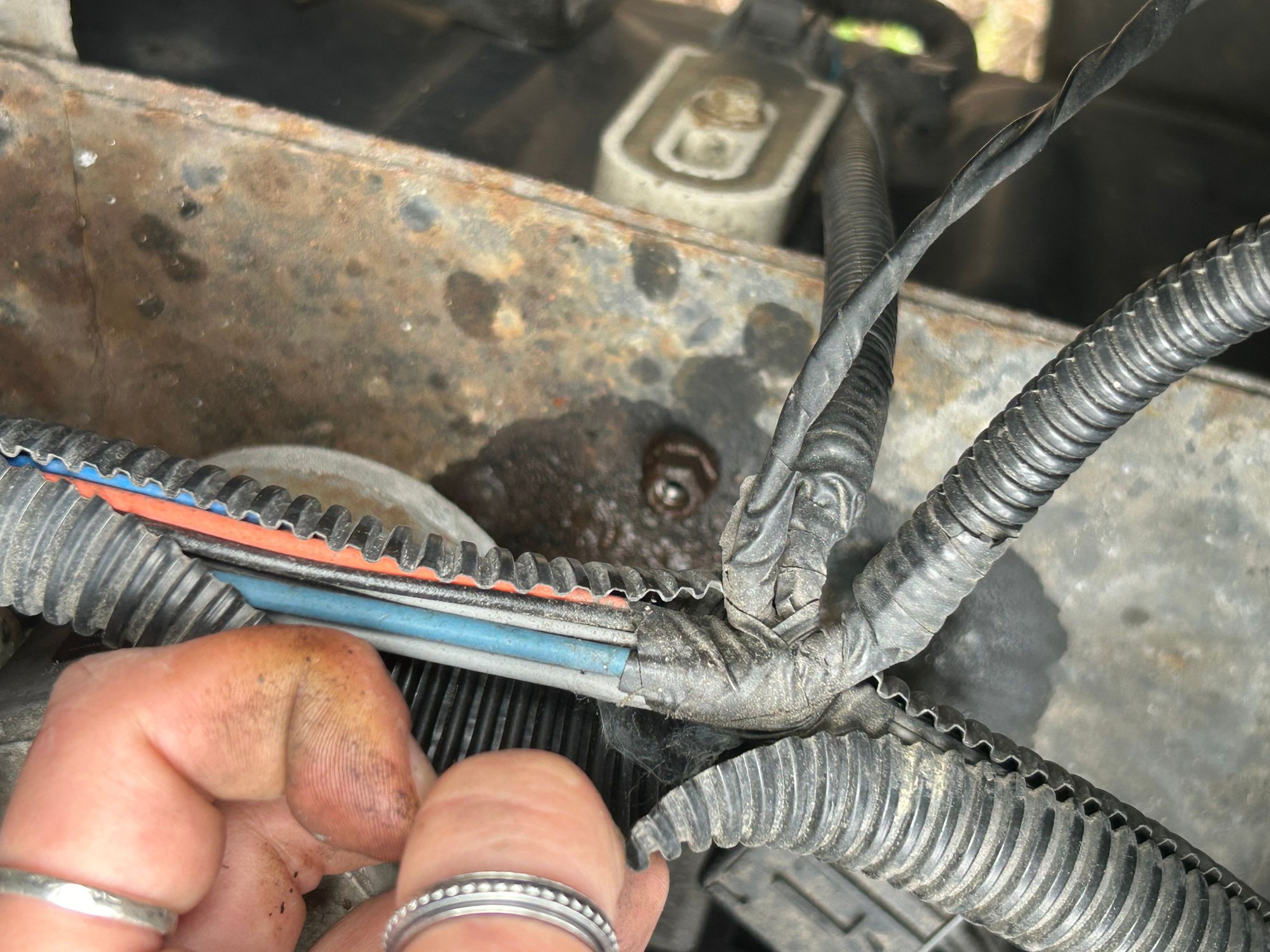 Connection part of daytime light, fog light