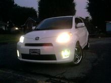 2008 scion xD fog lights 004