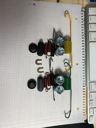 This kit replacement have a yellow color and a green color large spring. Please let me know which one is for the right side? The Driver rear side? Thank you.
