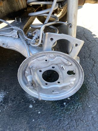 I was extremely surprised to find that on that location (vicinity) is almost no rust? This car is 17 Years old. Any way I painted with the caliper paint (silver color). 