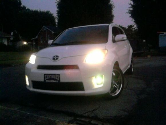 2008 scion xD fog lights 004