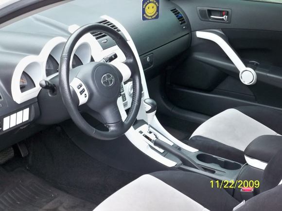 Painted interior (blizzard white pearl)