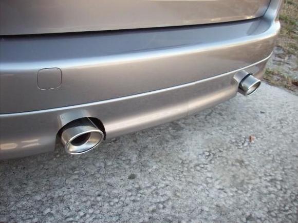 MY ONE OFF DUAL EXHAUST. NO ANGERY BUMBLE BEE SOUND HERE